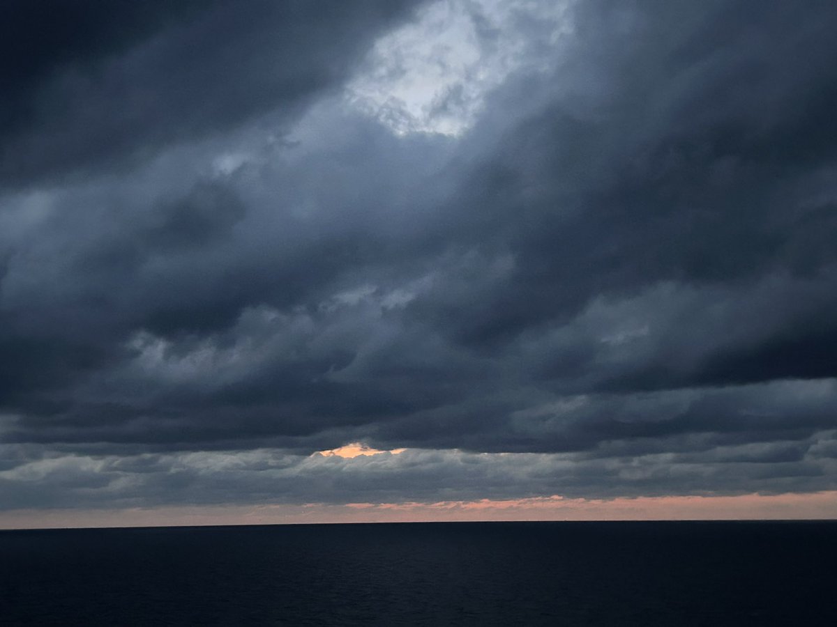 RineyDon's tweet photo. Steaming back towards the Florida Straits #radianceoftheseas @RoyalCaribbean https://t.co/bHFtysCWpQ