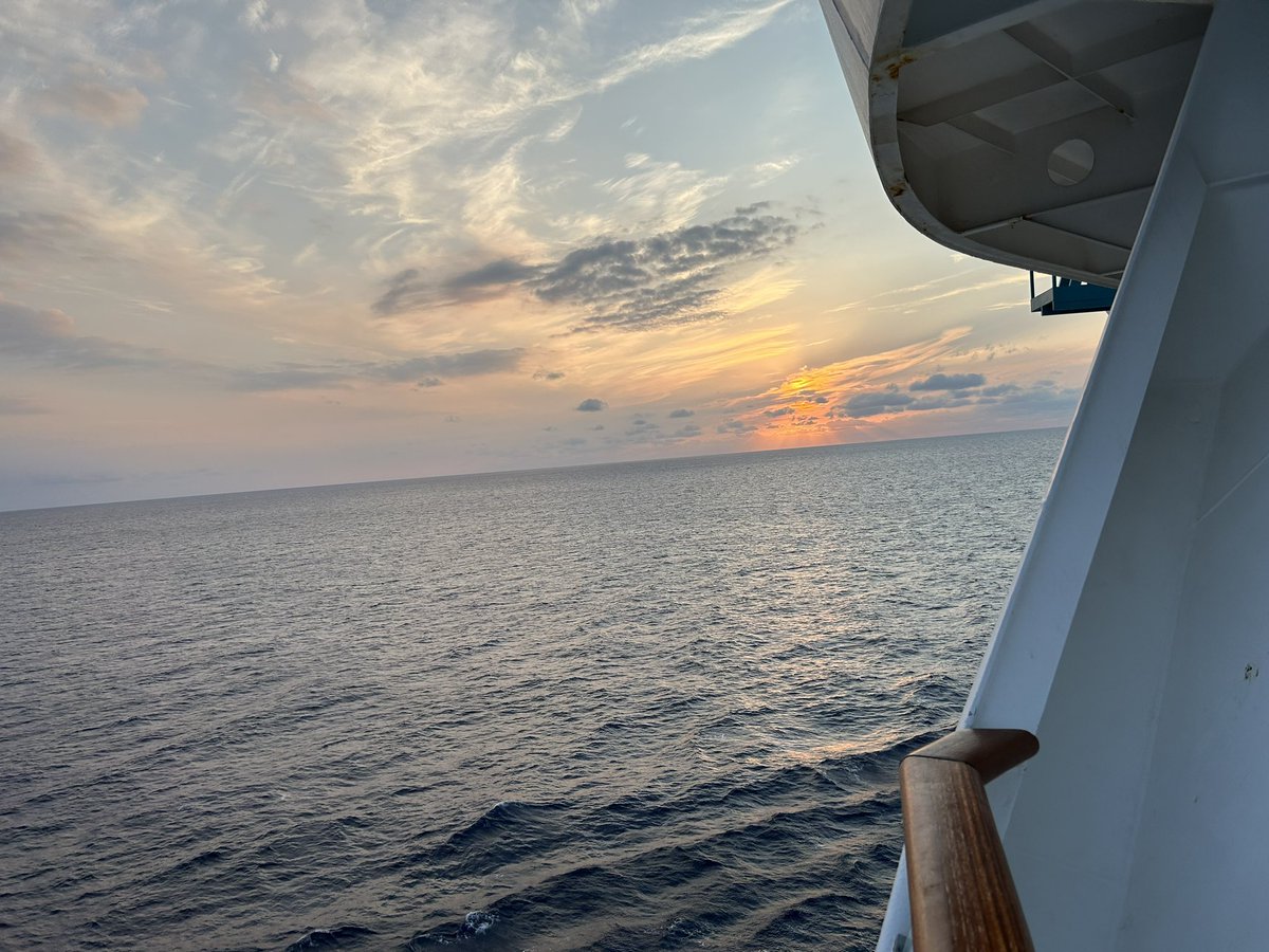 RineyDon's tweet photo. Steaming back towards the Florida Straits #radianceoftheseas @RoyalCaribbean https://t.co/bHFtysCWpQ