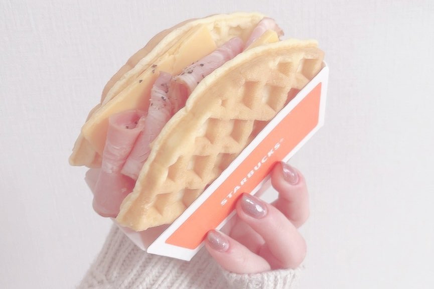 Daifukuchan_795's tweet image. きょうからのスタバの新作ちゃん🍒
ドリンクっていうか
今回はフードがかわいい🥳🧁🧇

ミックスパフェケーキは朝ごはんに
ワッフルサンドはお昼ごはんに
いただきます🤤♡

#スターバックスコーラフラペチーノ
#starbacks