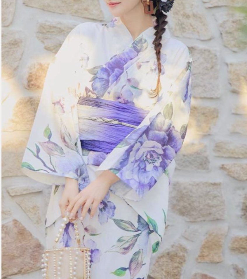 浴衣いぜん買ったはずのキャンセルされてたから買いなおしなんだけど迷ってはげそう
どれが可愛いかなぜんぶ可愛いよね 