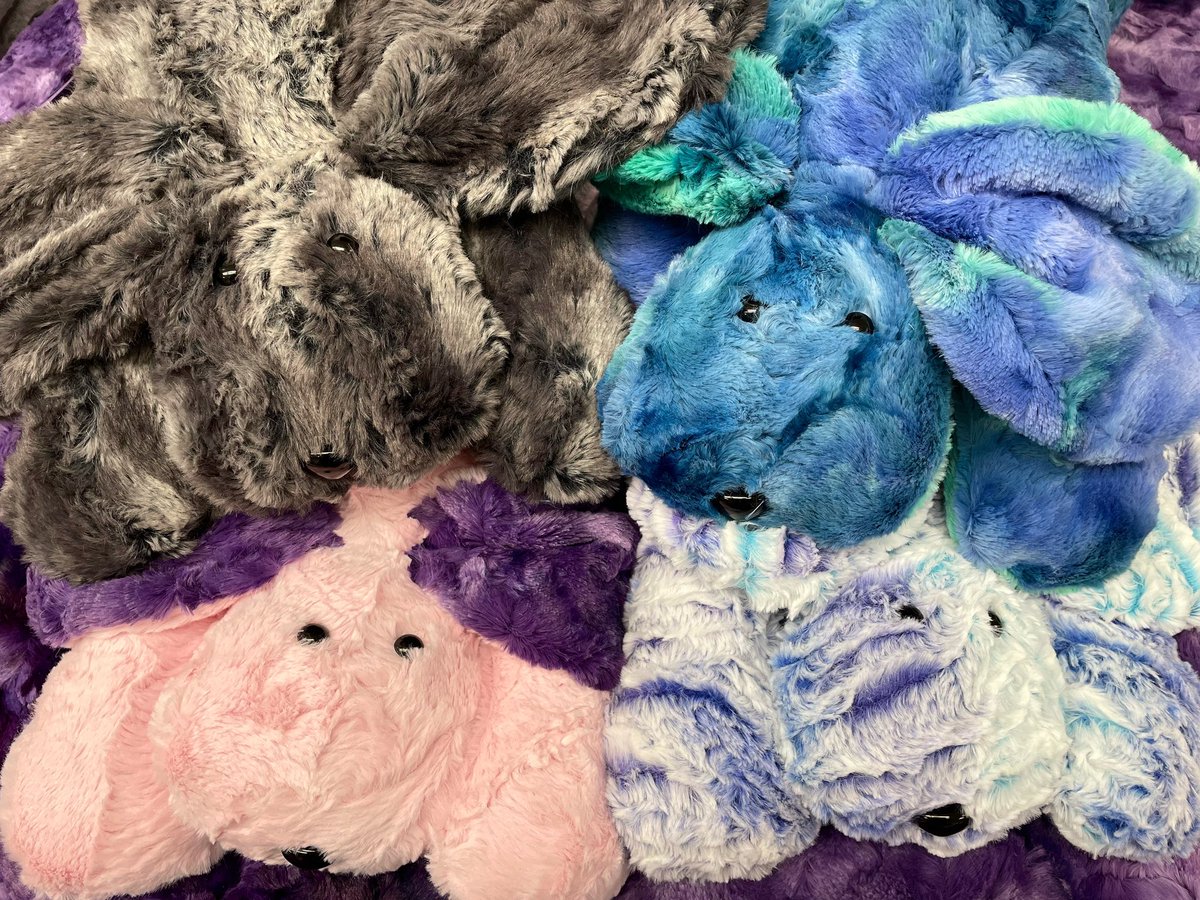 These ready to ship weighted dog lap pads were just added to the shop! These dogs vary in weight from 8-10lbs depending on the dog. 8lbs can be a better weight option when 5lbs feels too light, but 10lbs is too heavy.
#sensorypets #weightedplush #weightedlappad