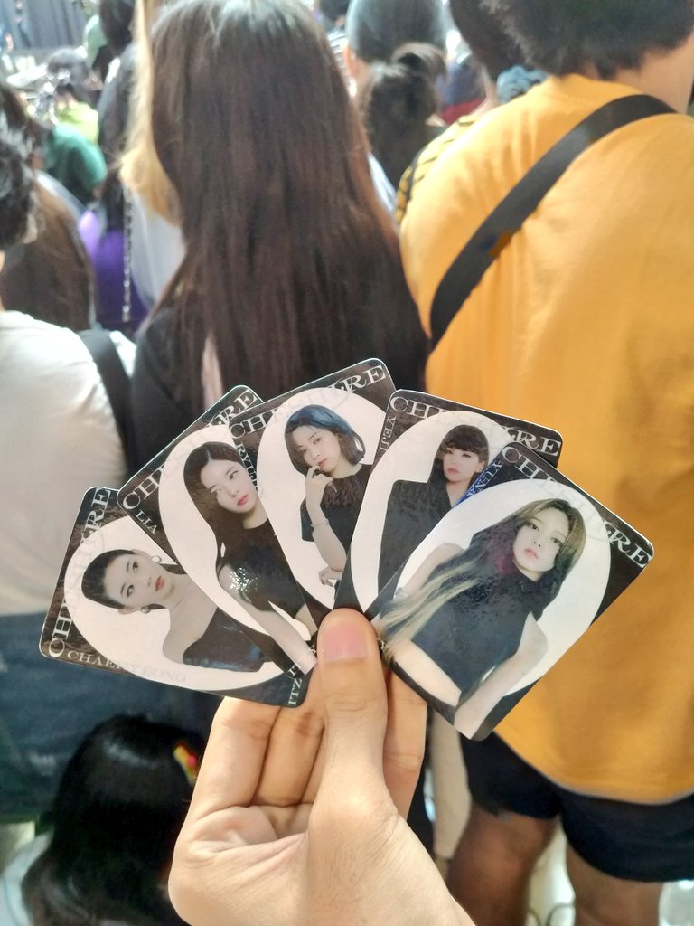 _heartwork's tweet photo. Our past giveaways! Hihi (Midnights Mayhem With Me, ITZY Press Event, and MAMAMOO' MyCon) 💜 https://t.co/e0N2pCdt4F