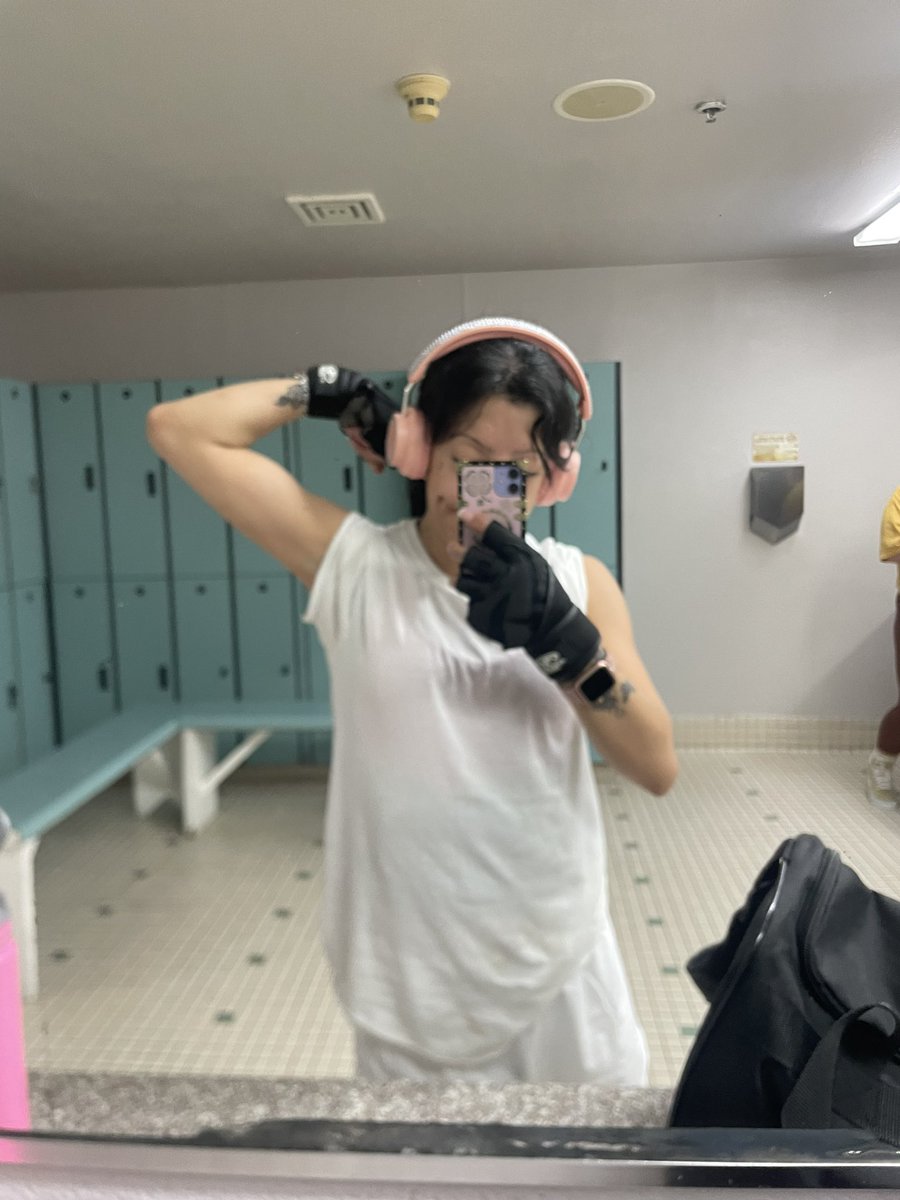 Ynneezz714's tweet photo. “i did all of this sober” 😭🏋️♀️💕🫶🏽 #4yearsclean !!!! So mf proud of myself, once i found myself likin that shit a lil too much, i knew i had to stop🤞🏽, got too much to live for, my baby Marina is watching me🤍 im her role model, i do it all for you mamash🧸 https://t.co/UKUXrhGT4K