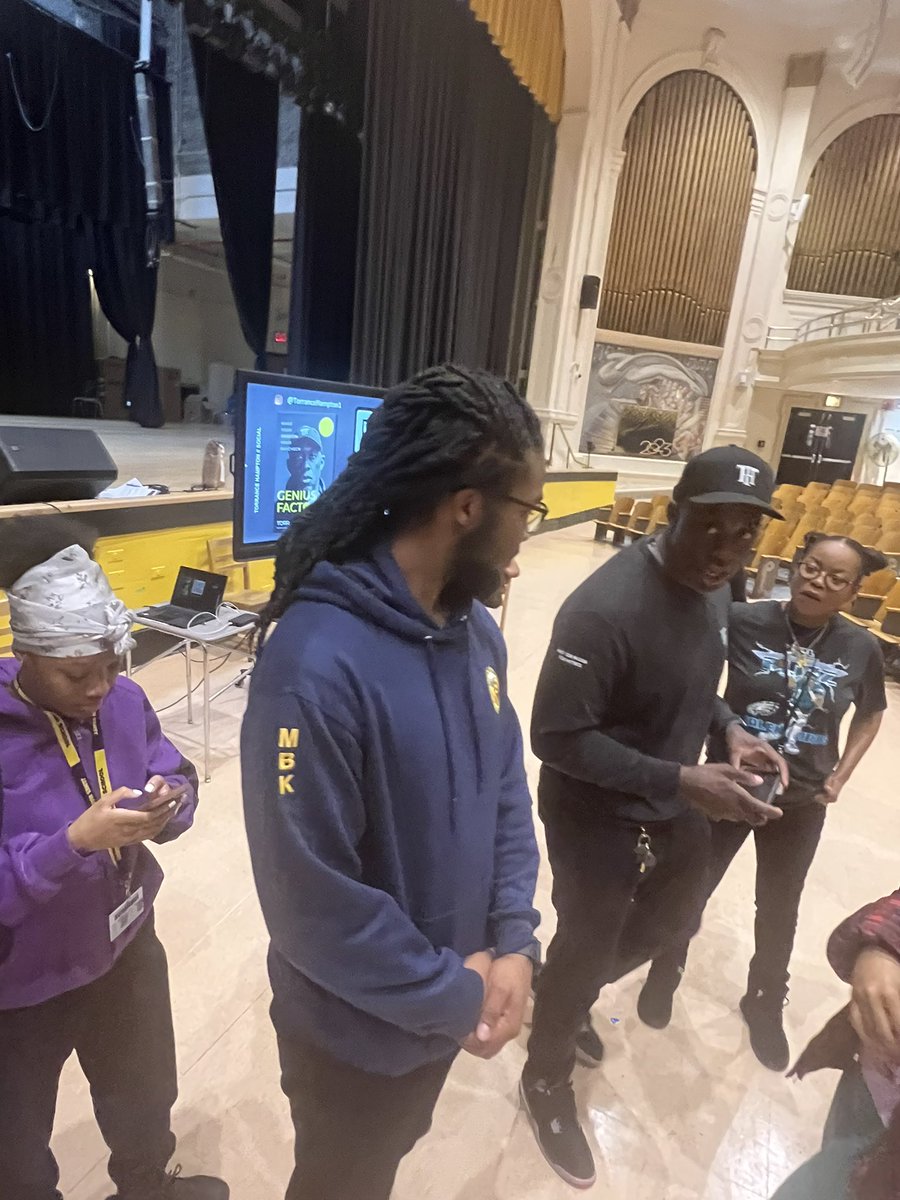 Loyallearning's tweet photo. @BrooklynSouthHS @MBK_Alliance @torrancehampton students from James Madison High School get a Masterclass in turning passion into a paycheck! #WhatsNext https://t.co/8VvDMjJhZf