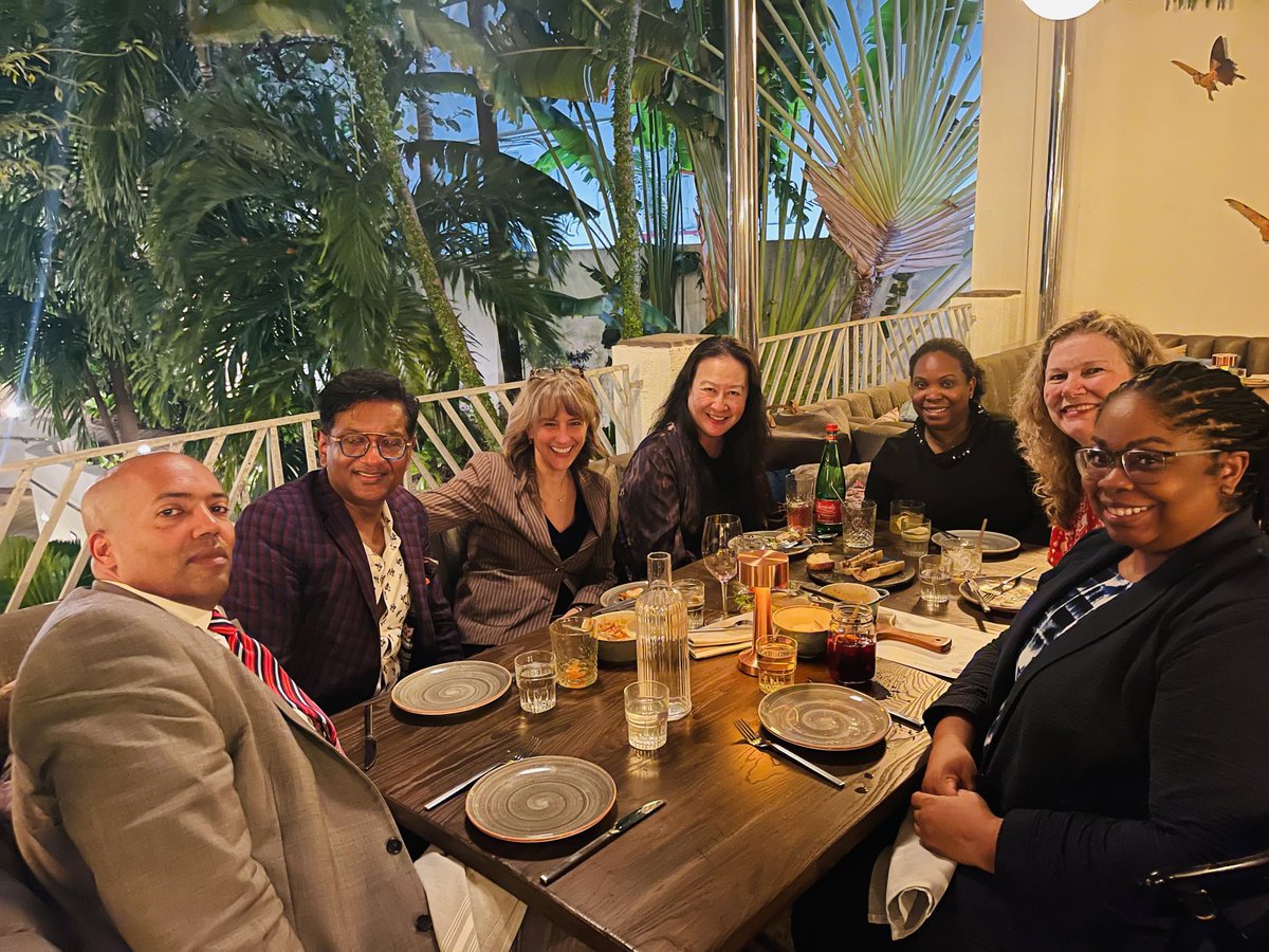 ZhiVenFongMD's tweet photo. Excited for this year’s @DDWMeeting @SSATNews annual meeting. From @TsengJennifer’s pres address, to Dr Nancy Asher’s session, @ppisters’ state-of-the-art lecture, &amp; @choo_ek’s oration, it’s filled with can’t-miss content.

Early-🐦 reg deadline tomorrow!
https://t.co/IRU3M7NnyP https://t.co/XjQnSvfr0n