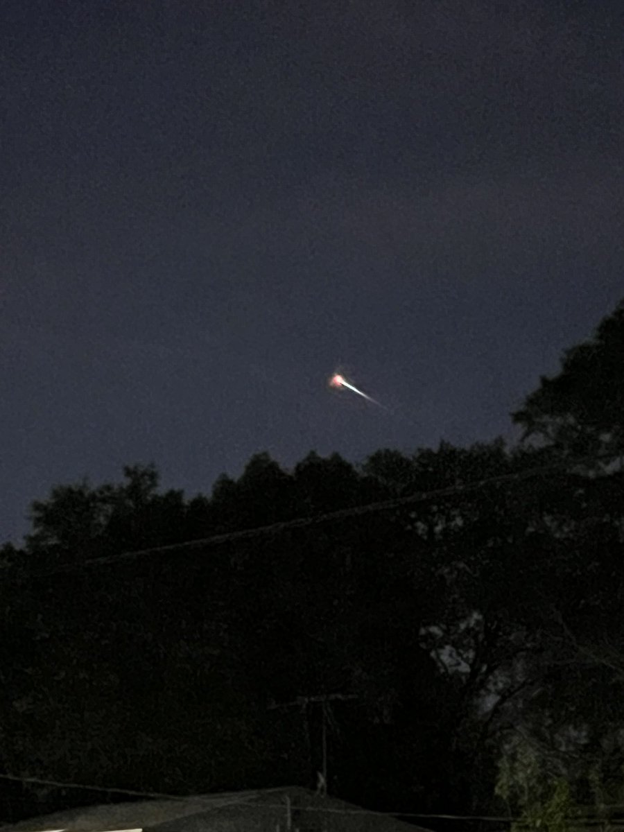 PR3TTY3Y3S's tweet photo. Omg such an beautiful view of the rocket going off tonight! ❤️🥰 It never gets old to watch a launch and in fact it’s a tradition to watch every time! https://t.co/qxJSNPYSBM