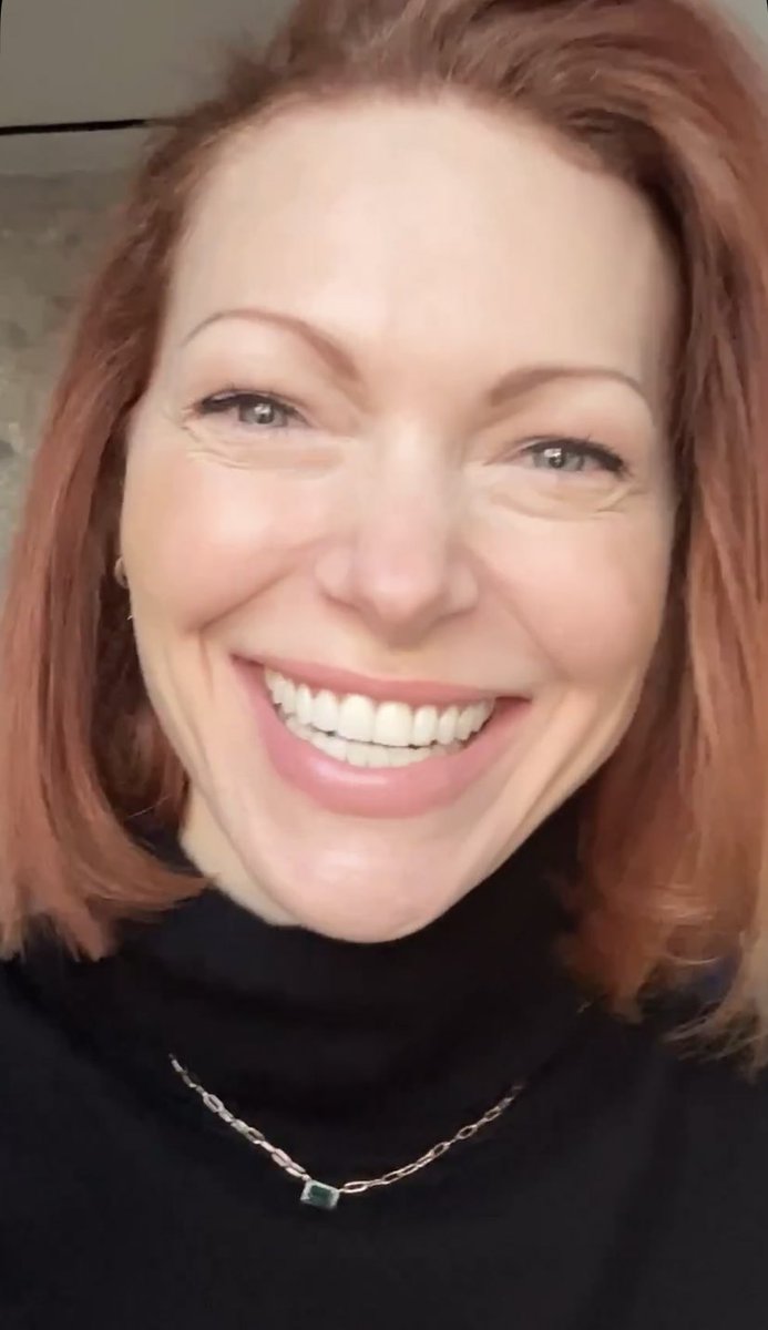 dearprepon's tweet photo. A LAURA TÁ RUIVA MEU DEEEEEEEEEEEUS ESSE DIA CHEGOU E EU NÃO TÔ ACREDITANDO https://t.co/qz4UZt5lDF