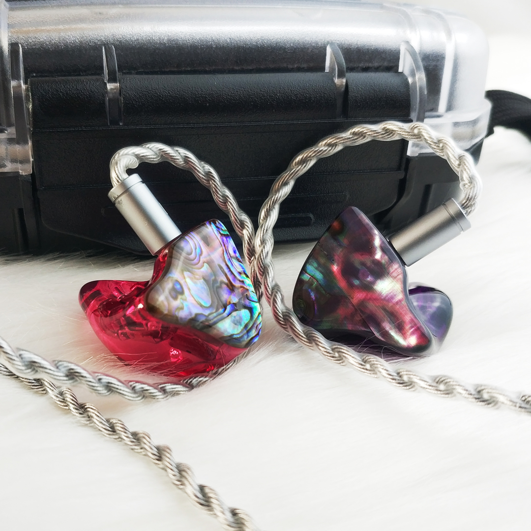 #fe8 8-drivers pro #customIEM
clear red/dark purple shell + Blue/purple abalone Faceplate
.
1⃣🔗learn more about Fe8Custom: hisenior-iem.com/products/fe8cu…
2⃣🔗find more free shell&faceplate designs: 
hisenior-iem.com/pages/custom-s…