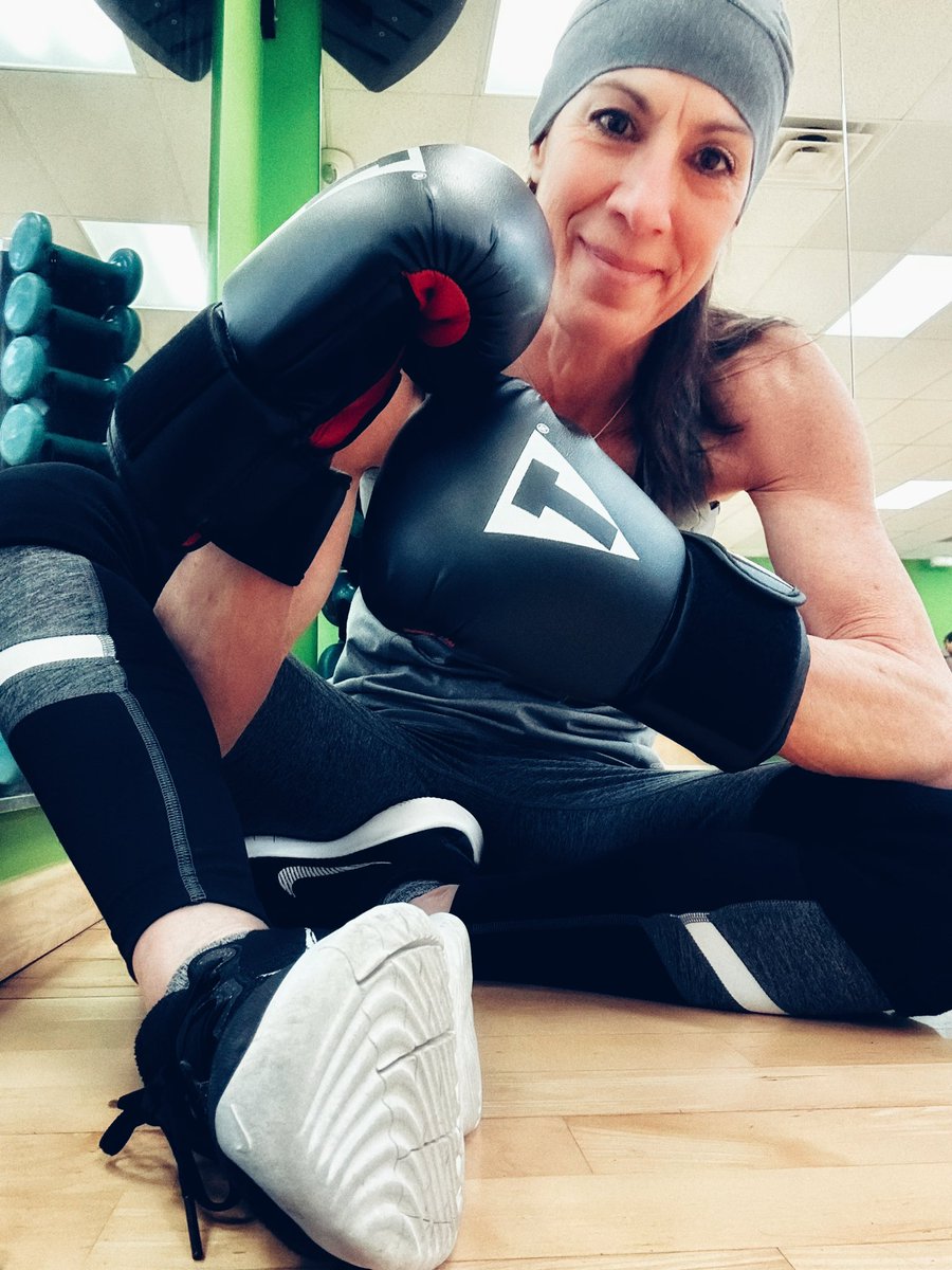 smiland's tweet photo. Tae Bo time with #boxinggloves 🥊 @TheBillyBlanks
#taebo #taebotime #taebonation® #billyblanks #taeboaddict #taebofitness #taeboclass #taeboworkout #greenroom #billyblankstaebo #billyblanksofficial1 https://t.co/TB386aM3f7