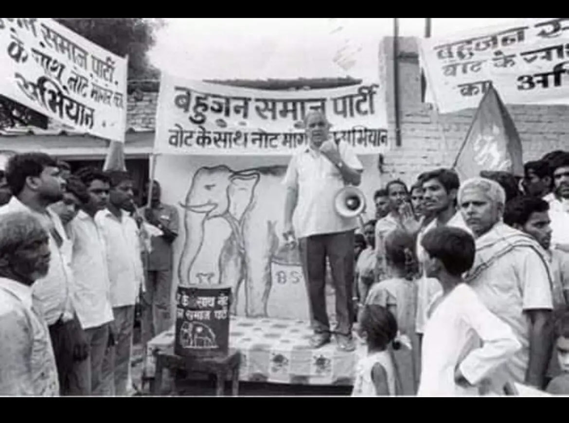 ramjigautambsp's tweet photo. असंभव को सम्भव करने वाले त्याग तपस्या संघर्ष के प्रतीक दलितों पिछड़ों आदिवासियों मे राजनैतिक चेतना पैदा करने वाले Bamcef DS4और BSP के संस्थापक युग पुरुष मान्यवर श्री कांशीराम साहब की जयन्ती पर आप सभी  को हार्दिक शुभकामनाएं।मान्यवर साहब अमर रहें। BSP जिन्दाबाद है और रहेगी।जय भीम https://t.co/znb88B07rx