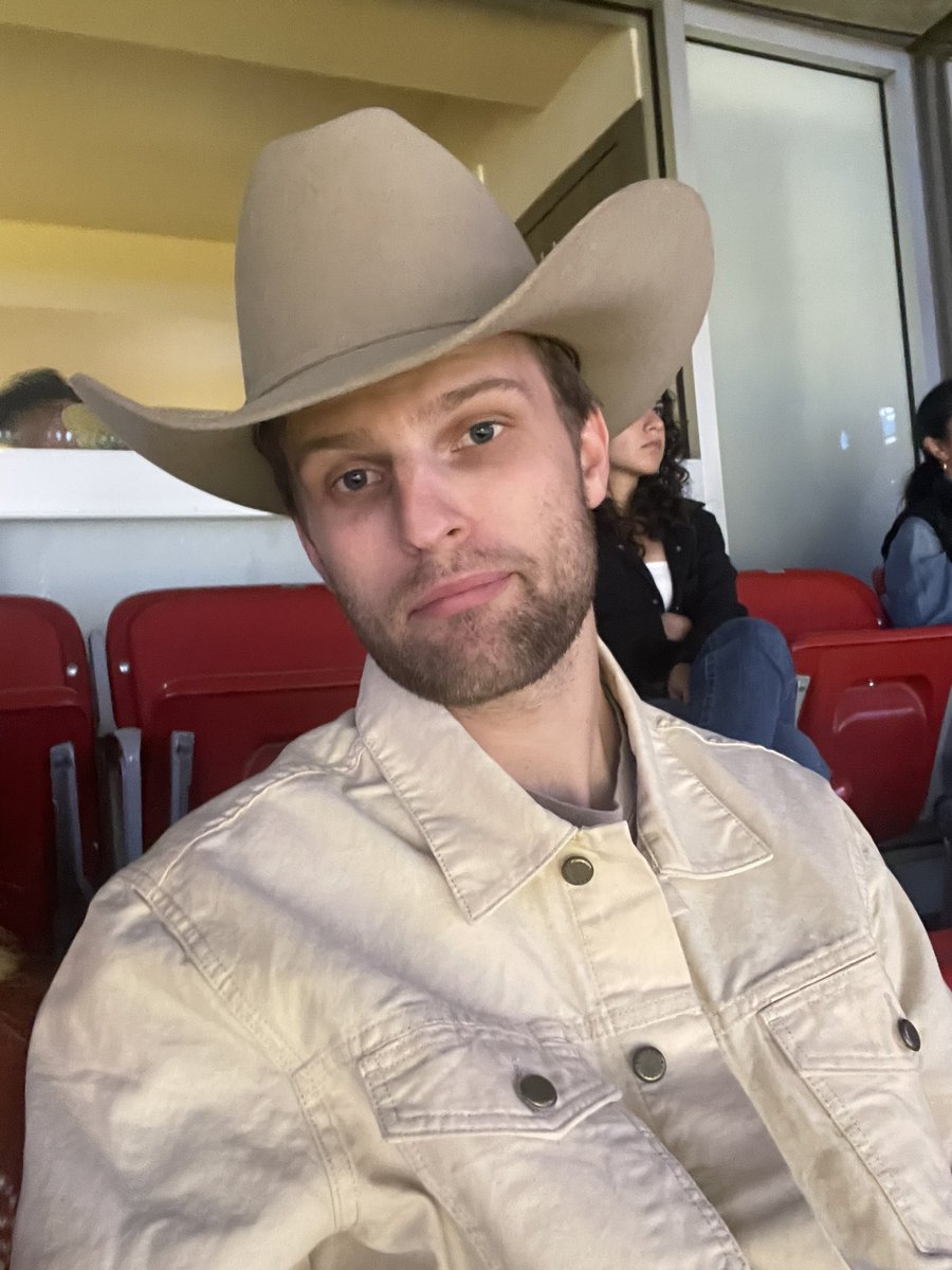 EPlezia's tweet photo. #RODEOHOUSTON https://t.co/gITuhVlv6K