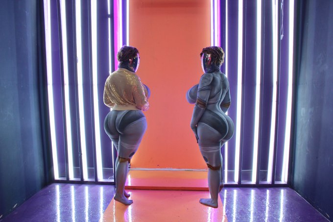 Crispy critters! Those robots twins got a WAGON 🤖💦 body paint &amp; photo by @MyPetMonsterGrl ❤️ #AtomicHeart<a href="/tag/atomicheart"class="tags"><span>#atomicheart</span></a>