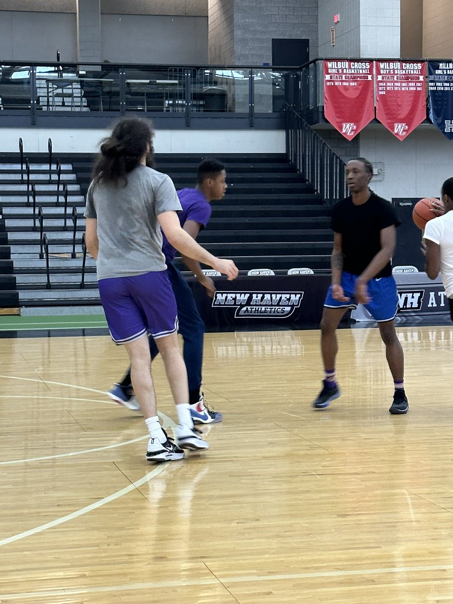 bucketwillie's tweet photo. @KDScoutingBBall
@scoutwhisperer
@RecruitTheBronx @NEPrepBB
@EliteHSscouting  got the opportunity to run with college players today. Lots of work to do but held my own. https://t.co/qs7Wx9Zoli
