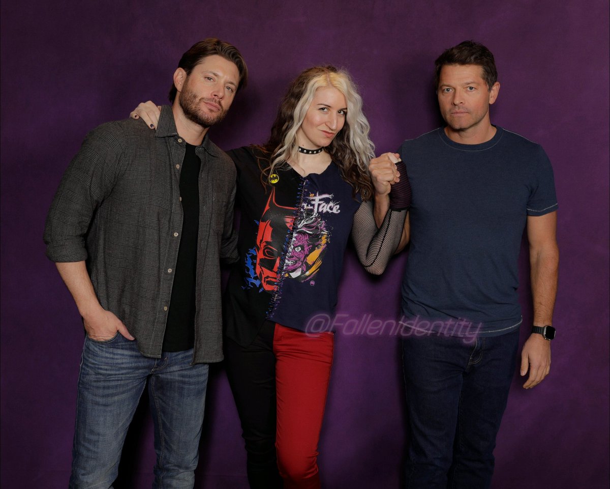 FallenIdentity's tweet photo. Congratulations @mishacollins on the premiere of #CWGothamKnights !! 💜🦇🎉 Absolutely ECSTATIC for you, and for this amazing opportunity of being able to showcase your incredible acting skills as the layered and iconic Harvey Dent. 😍💜👏💪 #KickItInTheAss !!! 🥳 https://t.co/AtHXPLryEr