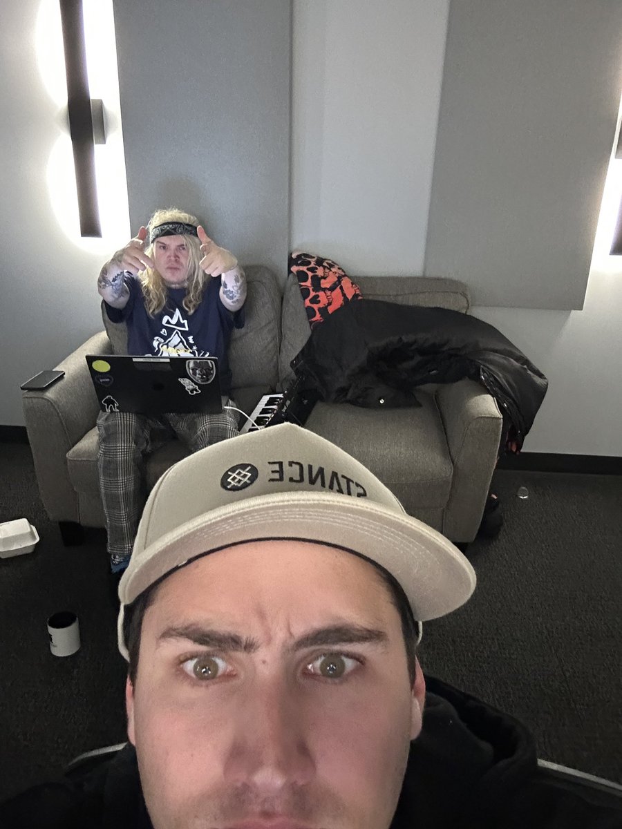 Taylor Swift remixes for 60 mins straight at Ultra incoming <a href="/svddendeath/">SVDDEN DEATH</a>