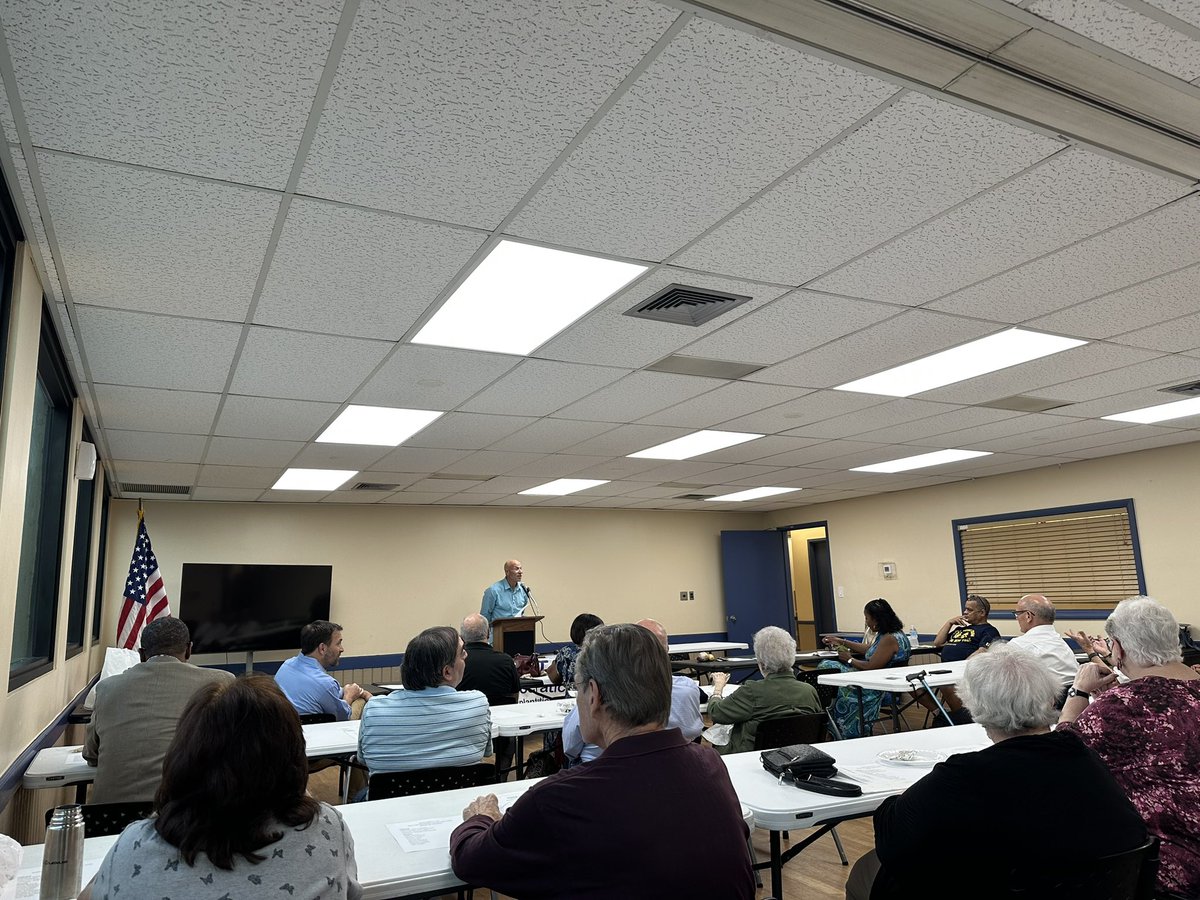 plantationdems's tweet photo. A wonderful election night with voting, cake, and even entertainment! #plantation #democrats 🇺🇸 

We had lots if updates from the @browarddems, opportunities to get involved with the club, &amp; discussions on action steps we will take to make change in our community #civicengagement https://t.co/BBnHlW1ZWR