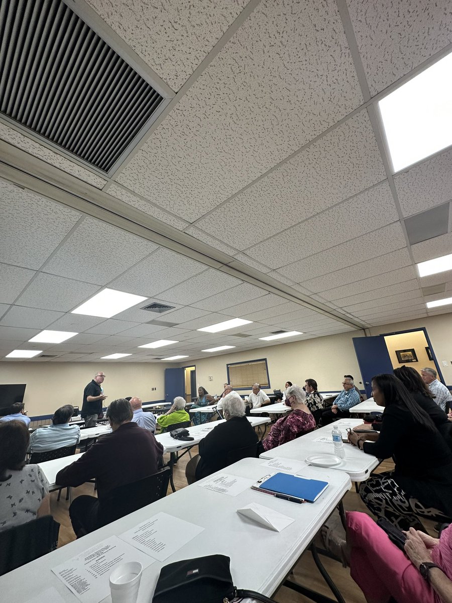 plantationdems's tweet photo. A wonderful election night with voting, cake, and even entertainment! #plantation #democrats 🇺🇸 

We had lots if updates from the @browarddems, opportunities to get involved with the club, &amp; discussions on action steps we will take to make change in our community #civicengagement https://t.co/BBnHlW1ZWR