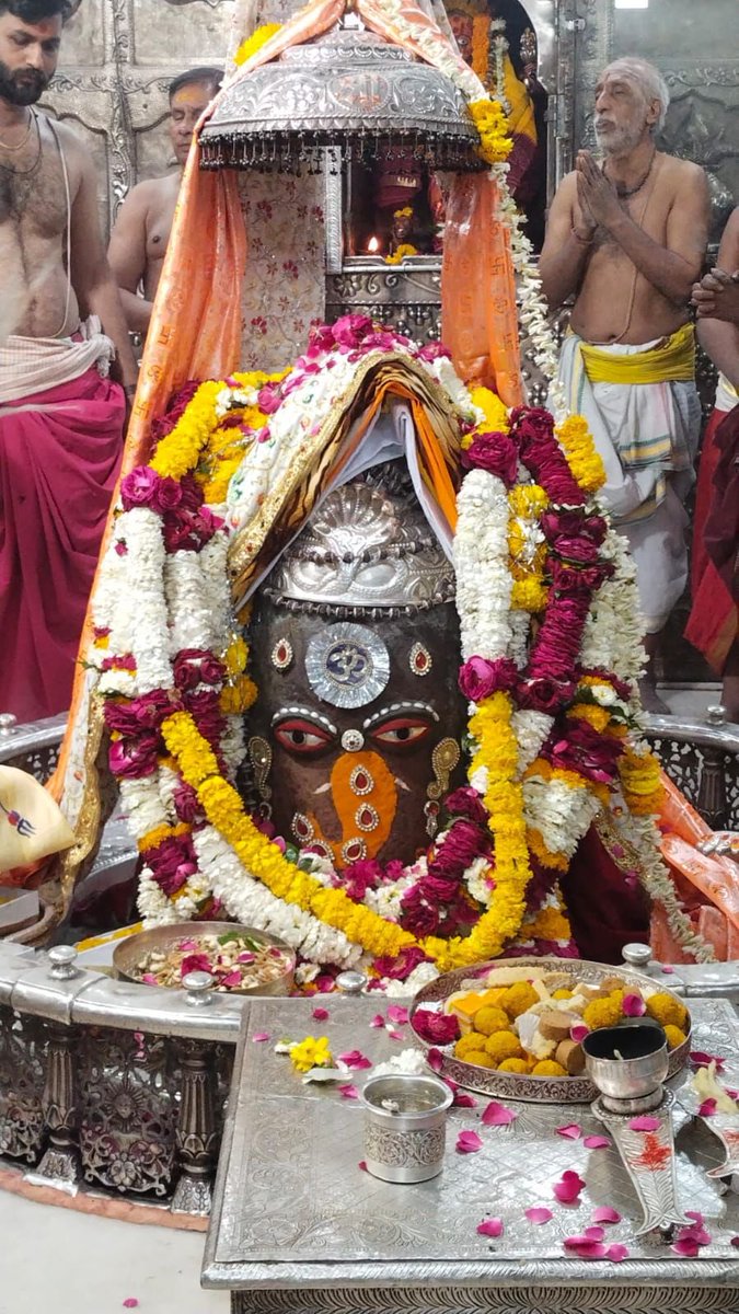 kuljeetschahal's tweet photo. जय श्री महाकालेश्वर दि 15-03-2023 को #ज्योतिर्लिङ्ग श्री महाकालेश्वर जी का भस्म आरती श्रृंगार दर्शन https://t.co/MYLnBjleXy