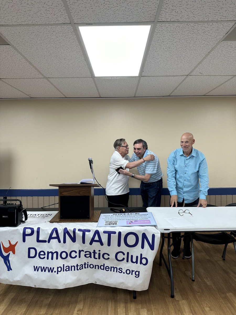 plantationdems's tweet photo. Thank you outgoing President Steve for you many years of service as well as other officers on the outgoing board. #electionnight #browardcounty 

Congrats Plantation Democratic Club Board of Directors 👏🏾 https://t.co/LdxZ56ty3J