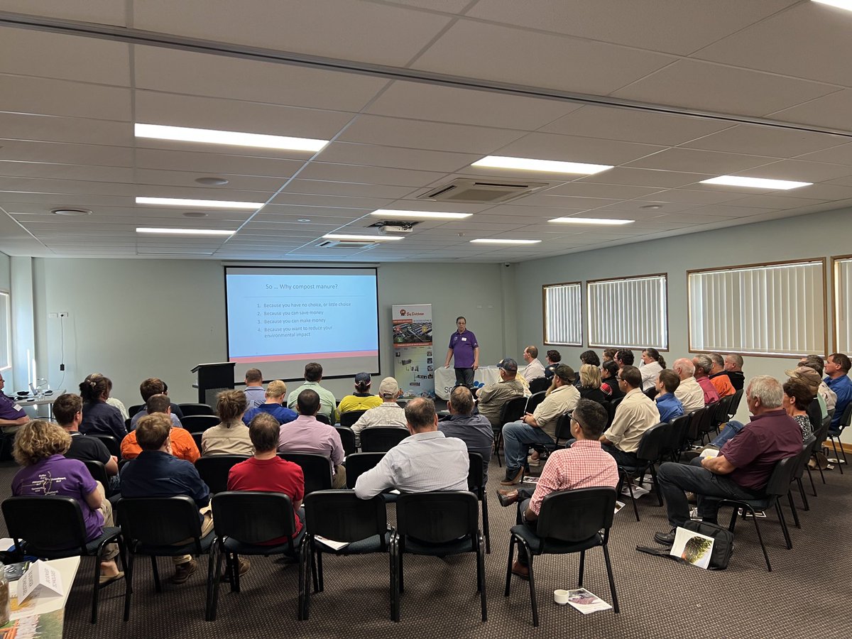 CompostPro's tweet image. Full house in Pittsworth for the Great Australian Compost Roadshow. Dr. Rynk addressing the Whys of manure composting.  #compost. #composting #compostcouncil