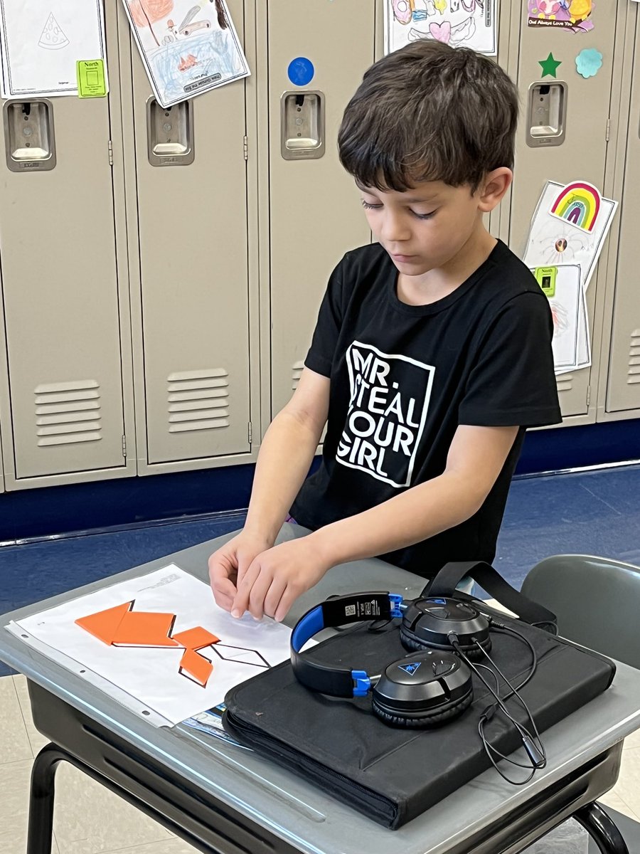 CarpenterMLS's tweet photo. #TangramTueaday is a hit in our room also @KiserClass #WeAreMidview https://t.co/MM21WTSmZJ