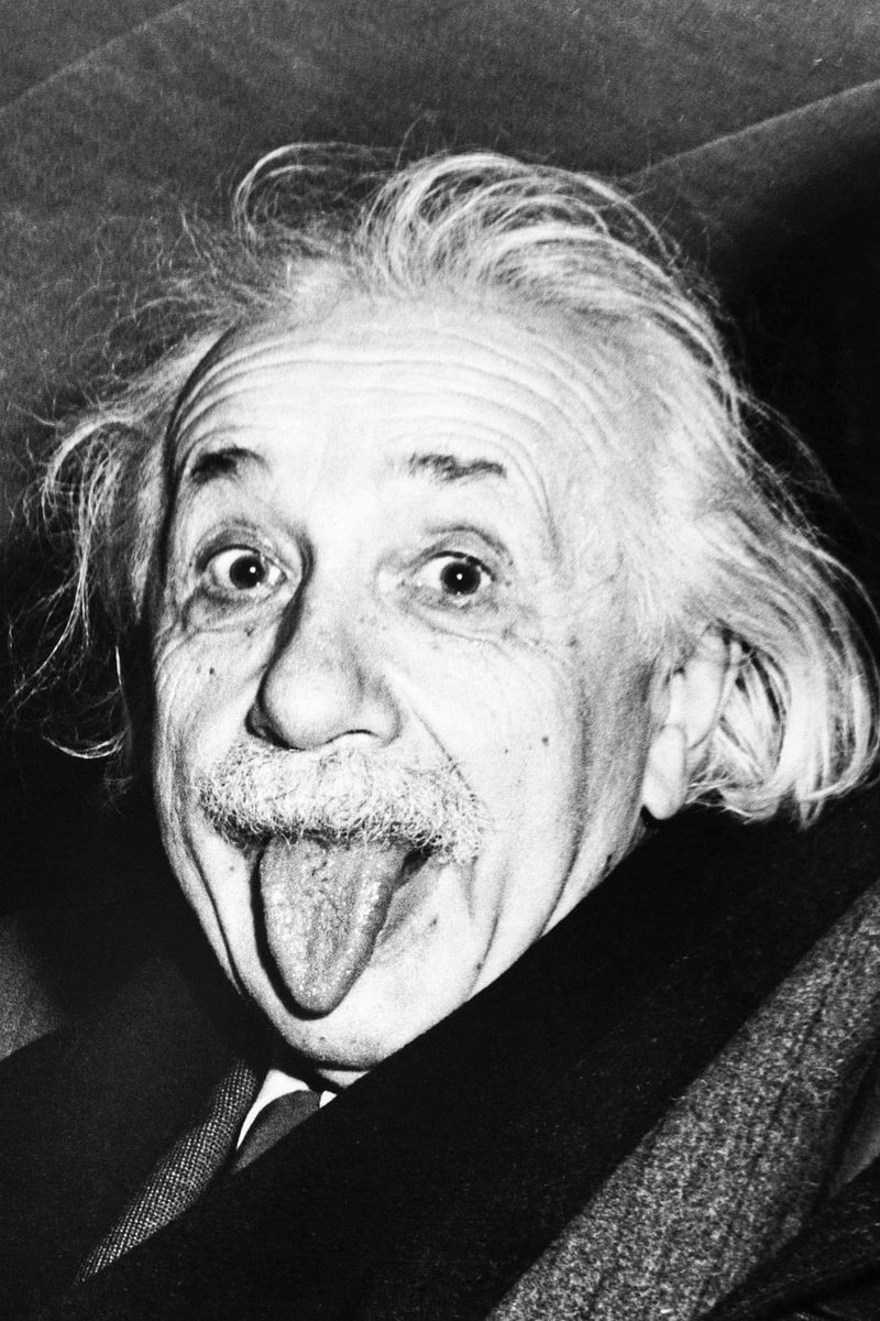RMSLucasRubio's tweet photo. 14 de março

14 de março de 1879 - nasce Albert Einstein, uma das maiores mentes de todos os tempos.

14 de março de 1883 - falece Karl Marx, um dos maiores filósofos de todos os tempos.

14 de março de 2018 - falece Stephen Hawking, um dos maiores físicos de todos os tempos. https://t.co/KnQrGE627o