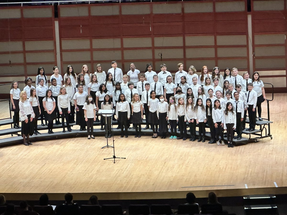 MrsVolland's tweet photo. Ms Michael and our singing 🎼 @TurnerCreekES tree frogs did us proud! It was a wonderful night of song and togetherness ❤️❤️@run4joyfulness @KristinKSmall https://t.co/nCO2Z2hTOd
