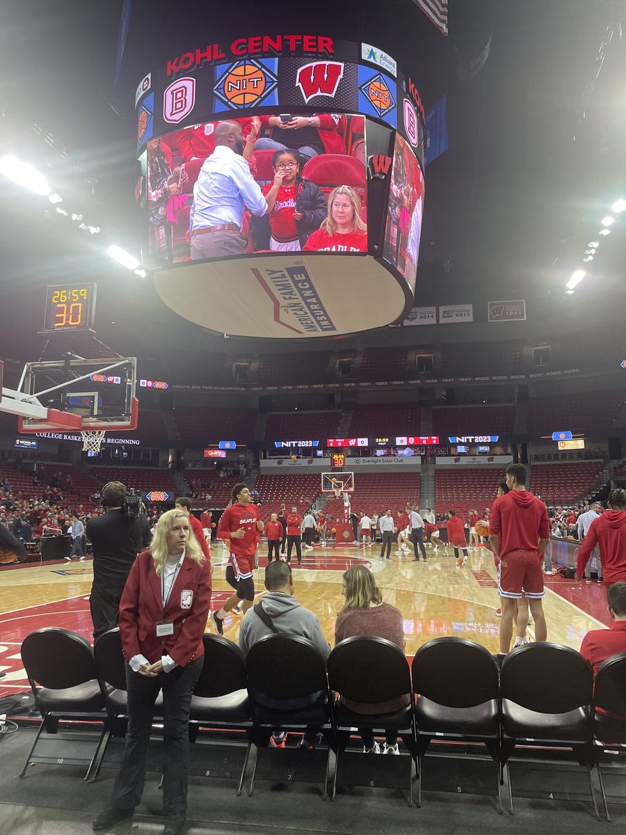 CBBCritic's tweet photo. Before I head off to Des Moines for the first round on Thursday I had to stop in Madison for some NIT action. 

Wisconsin Vs Bradley 

HERE WE GO! https://t.co/rDlcgiWV4h