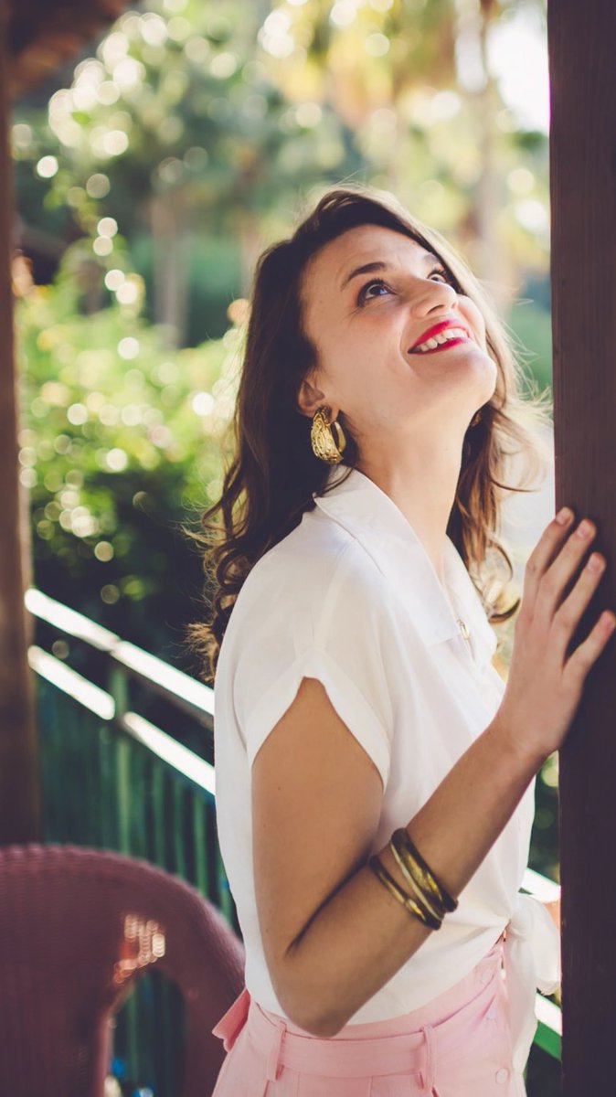 Le <a href="/P_D_Poetes/">Le Printemps des Poètes</a> a commencé (le soleil est toujours un peu en avance en poésie)! Retrouvez-moi les✒️17et24 mars à la médiathèque de St-Paul-de-Vence ✒️21et22 mars à la médiathèque de Biot pour des ateliers d'écriture 📕🎤25 mars : lecture/concert à Biot #LovePoems #LoveSongs 🙏🏼💗