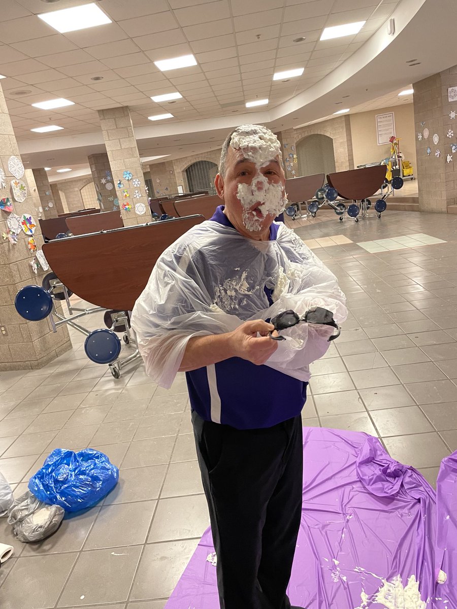 MrZteach5's tweet photo. More pics from Pi Day activities with Team Raptor!! https://t.co/WEjS61H1sf
