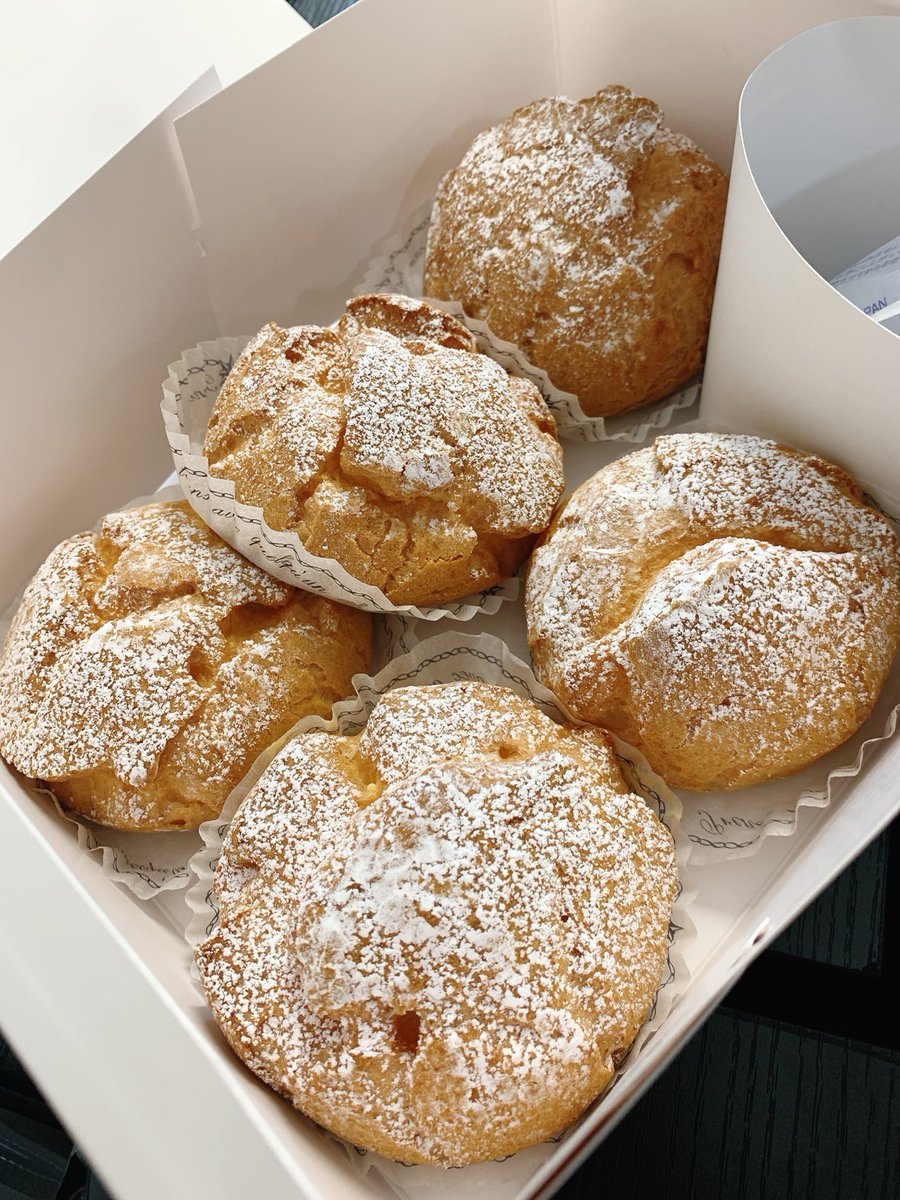 insist_Corp's tweet image. おはようございます🐰
ボスからシュークリームの差し入れを頂きました✨
カスタードが溢れるほど入っていて絶品でした😳
最近グルメツイート多めですが食べ物がおいしい国なので仕方ない🤤
#CAD
#エンジニア
#企業公式が毎朝地元の天気を言い合う
#企業公式相互フォロー
#企業公式春のフォロー祭り