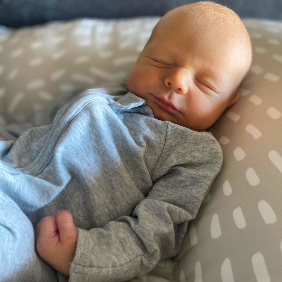 It's been 8 unforgettable months since my little man came into our lives and filled our hearts with joy! 🥰 Time flies when you're having fun (and sleep deprived) , and I'm slowly emerging from the newborn fog to think about the future. 🤔 It's hard to believe that we were in