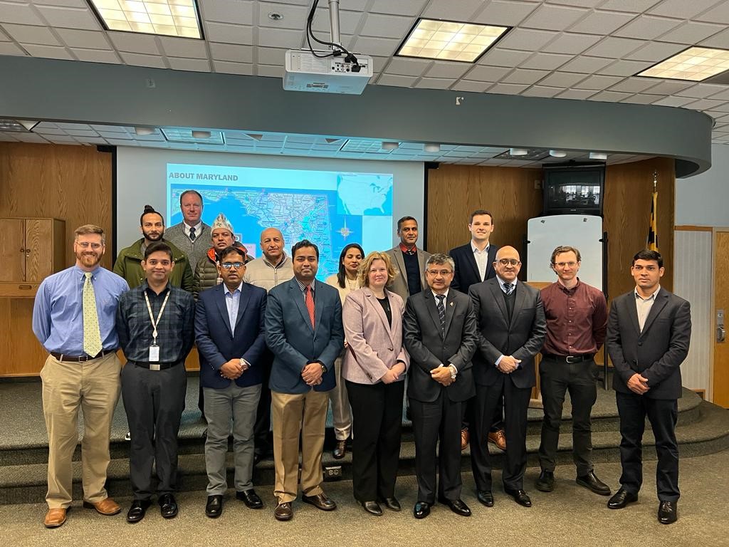 HFMobility's tweet photo. Yesterday, https://t.co/HJHVbjnLU4 delegation had the first day of its week-long exposure visit to the US. A lively discussion w/ senior officials from https://t.co/NLQLmwtKwY concerning asset mgmt., perf. based maintenance, work zone safety, and mobility. https://t.co/7Cv7jUB0GZ