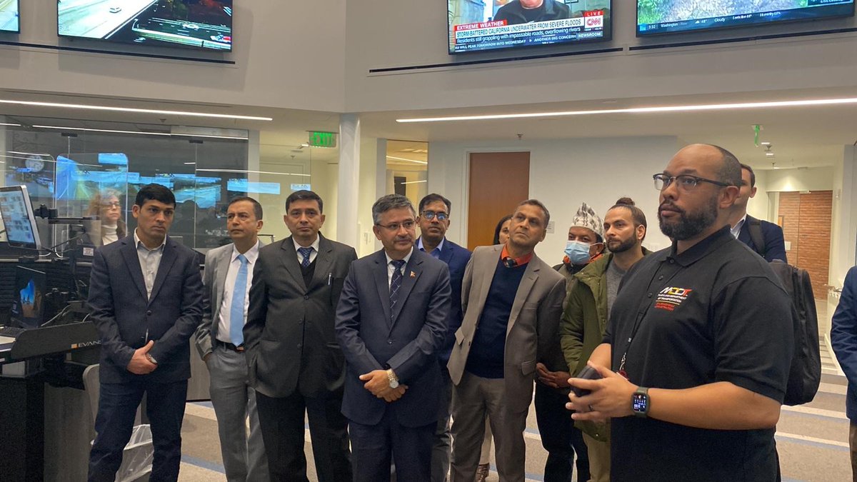 HFMobility's tweet photo. Yesterday, https://t.co/HJHVbjnLU4 delegation had the first day of its week-long exposure visit to the US. A lively discussion w/ senior officials from https://t.co/NLQLmwtKwY concerning asset mgmt., perf. based maintenance, work zone safety, and mobility. https://t.co/7Cv7jUB0GZ