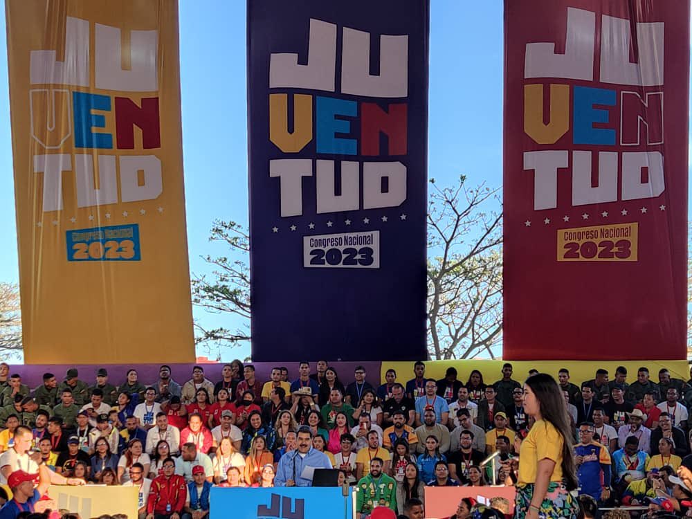J U V E N T U D !!
En el Congreso Nacional de la Juventud 2023 nuestro Presidente de Misión Árbol Wilmer Vázquez <a href="/WilmerVasquezM/">Wilmer Vásquez</a> junto a nuestro Presidente de la República Nicolás Maduro <a href="/NicolasMaduro/">Nicolás Maduro</a> 
#ChavezAntiimperialista