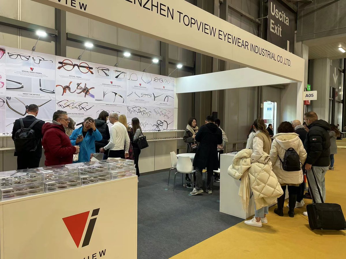 TopviewSales's tweet image. We are back from MIDO, the optical fair in Milan. At this fair we showed a lot of eyewear with new designs and also met old customers who have not seen each other for many years due to the epidemic. We had a good conversation and hope the future will be better and better.