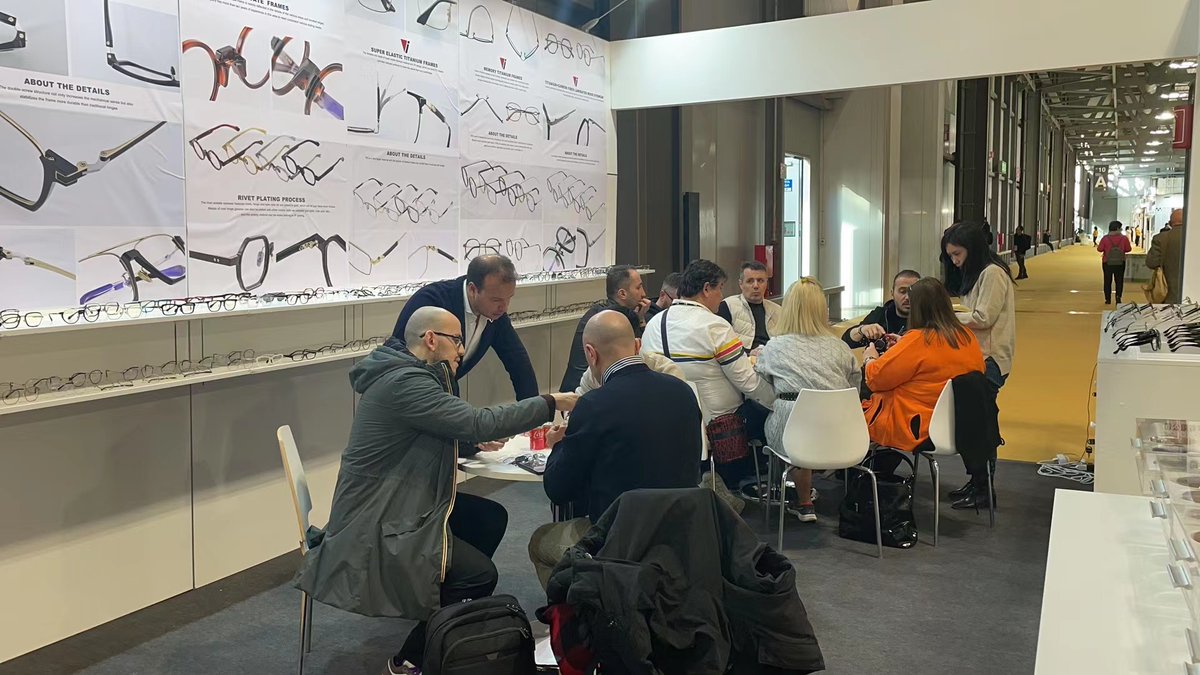 TopviewSales's tweet image. We are back from MIDO, the optical fair in Milan. At this fair we showed a lot of eyewear with new designs and also met old customers who have not seen each other for many years due to the epidemic. We had a good conversation and hope the future will be better and better.