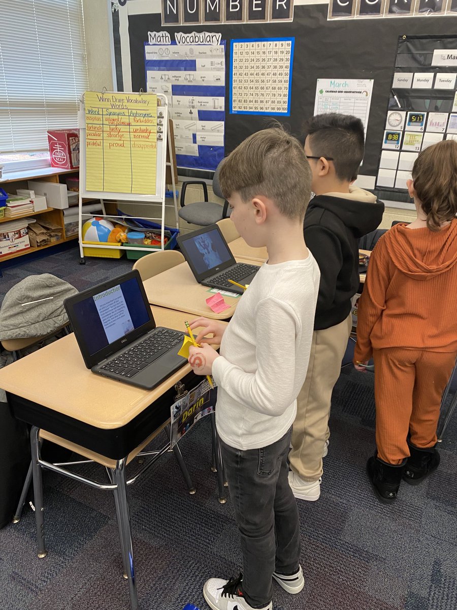 MrsGiovine's tweet photo. Sharing our informational text books while leaving feedback for our peers AND tracking our growth between our pre &amp; post in math, oh what a day! #mweschool https://t.co/xTYMKMWi6C