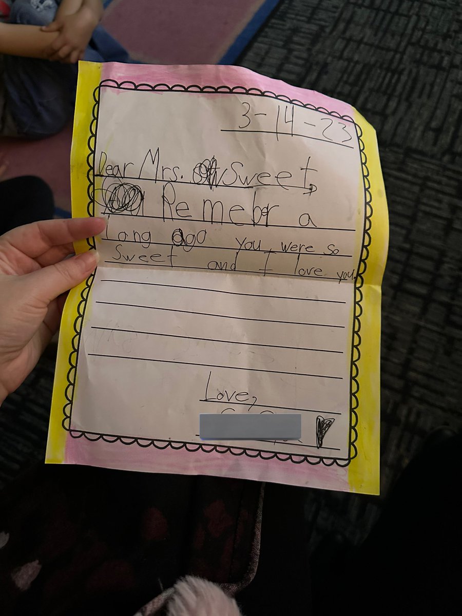 mrssweetbees's tweet photo. Aww sooo sweet 😍😍 from first grade friends @BretHarteSchool https://t.co/jNxGZWgVRt