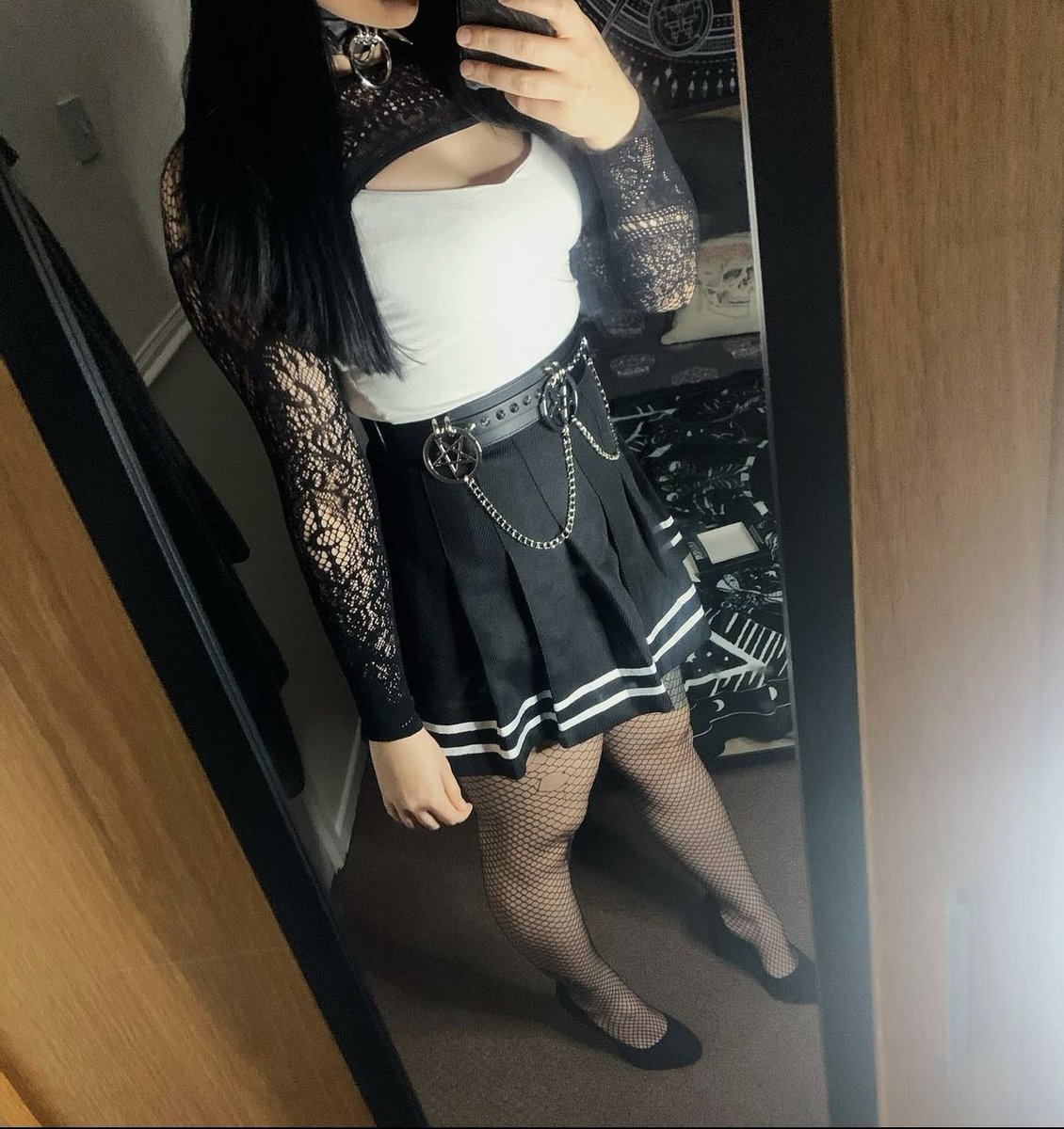 DaydreamsDark's tweet photo. One of my favourite outfits, got to get the stilettos out😉
What would you like to see me wear next and who’s buying it…?😏
#of #gothof #gothmodel #nsfw #findomgoddess #findom #gothfindom #sugarbaby #spoilme #lingerie #onlyfans #findomworship #tights https://t.co/nq7yfIDweb