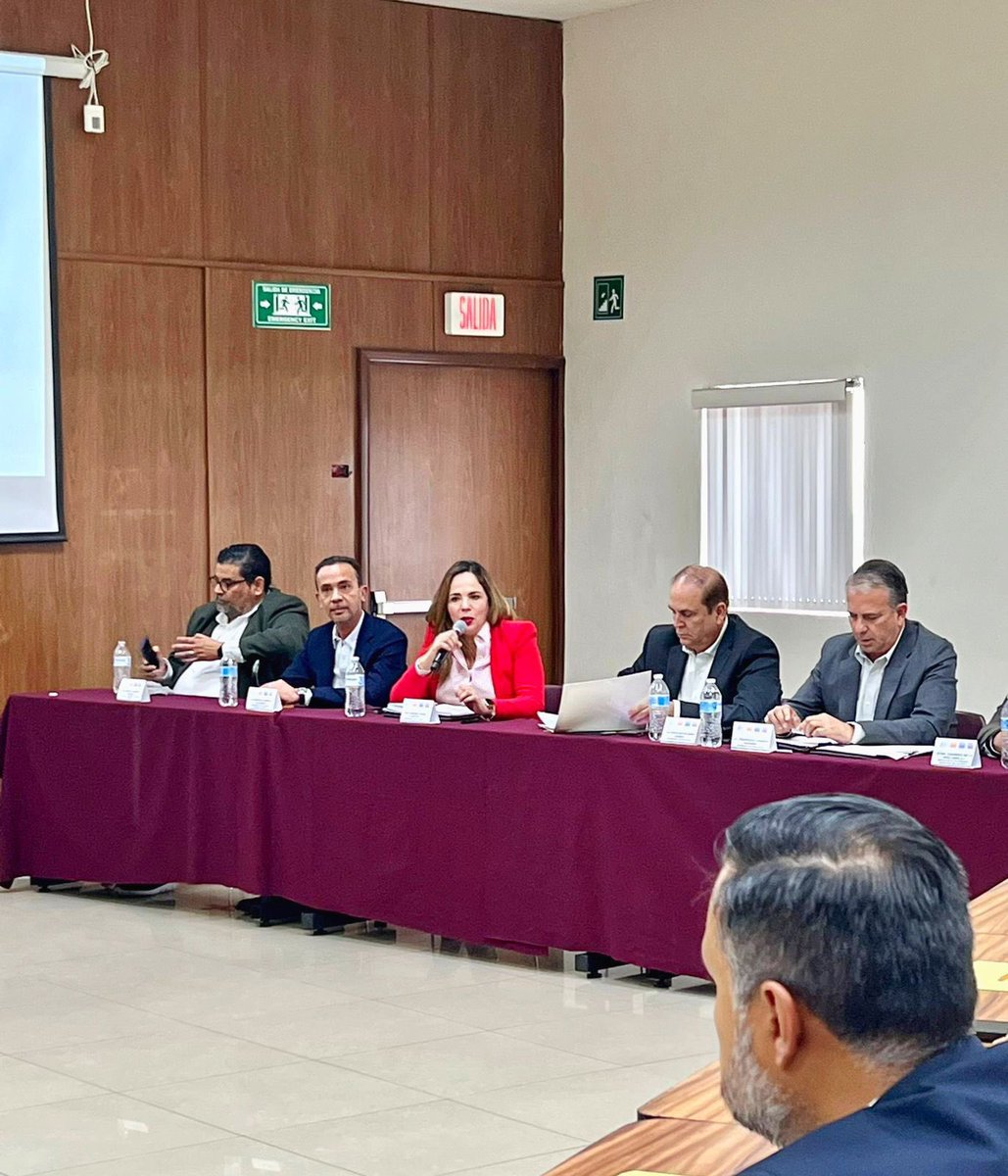 Con el objetivo de impulsar la modificación de los planes de estudio de las universidades públicas y privadas para crear las “Carreras del futuro”, participamos autoridades gubernamentales, educativas, representantes de sindicatos y empresas en la Reunión de Seguimiento…