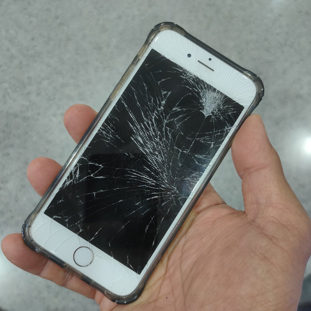 Noodlerock's tweet photo. ใจรีบไปนิด ตั้งสติไม่ทัน หรือ เก่าเกินเยียวยา #iphone6s WiFi ไม่ดี GPRS ห่วย https://t.co/BTjL2OXwz7