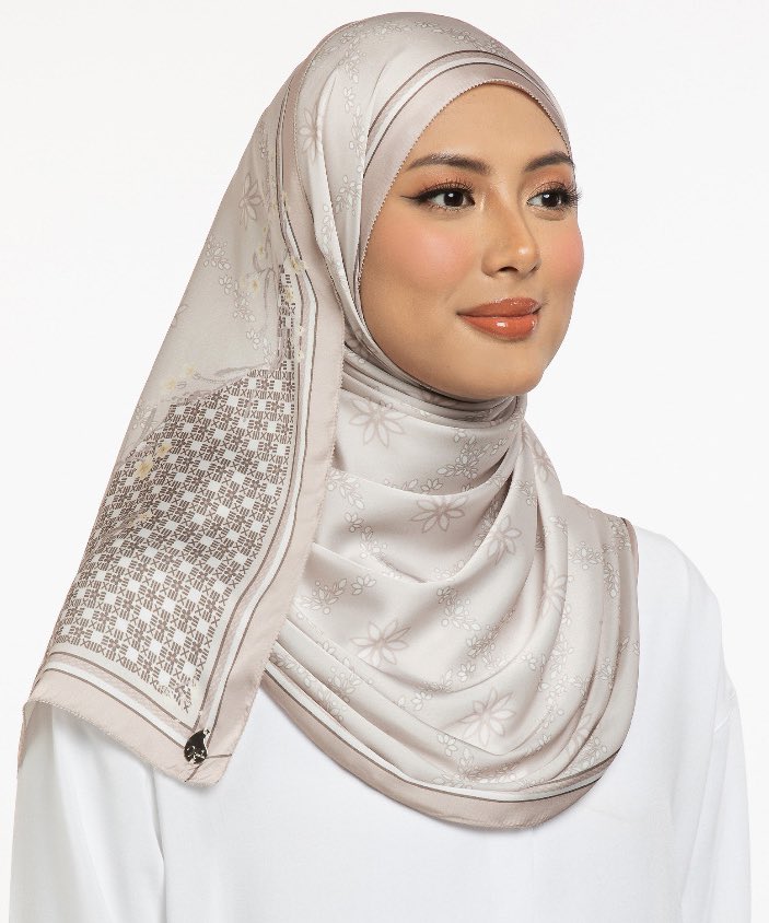 thenamessha's tweet photo. if you’re looking for tudung raya then this shop is perfect for you💗 https://t.co/YxVdInftrO