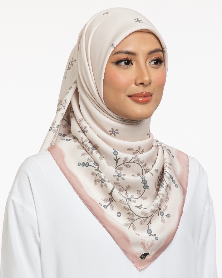 thenamessha's tweet photo. if you’re looking for tudung raya then this shop is perfect for you💗 https://t.co/YxVdInftrO