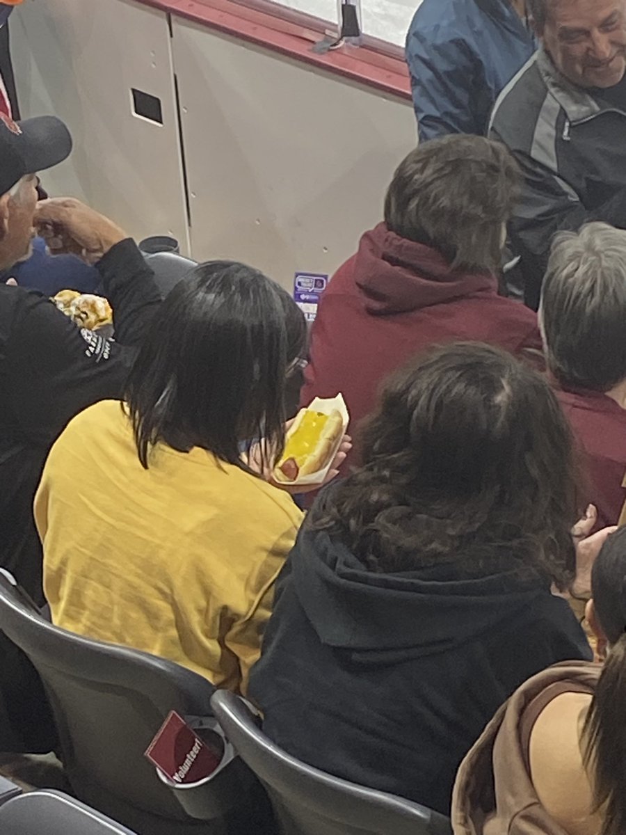 Chewdawg35's tweet photo. How much mustard does one need on a hotdog 🌭 at Yotes game. #gutrot #hopethebunsoaksitup #mustardandhooves https://t.co/wAOXx6Y5wQ