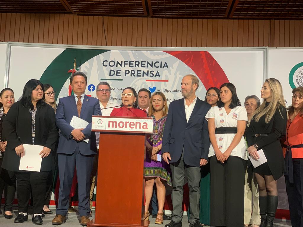 RegCivil_GobOax's tweet photo. La directora del @RegCivil_GobOax @DulceBelnUribe1 acudió a la @Mx_Diputados para ser testigo de la aprobación del proyecto de decreto de la #LeyGeneralDeOperaciónDeLosRegistrosCiviles que elaboraron #RENAPO y la #CONAFREC y que se aprobó hoy con 311 votos... https://t.co/Fa8cH65uV2