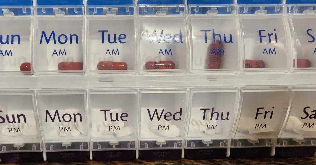 rechpauline's tweet photo. #RECH resident Veronica had a significant change in medications needing help to keep track. Well, low & behold #WendyHatcher containers were left here. Maw's still with us watching #missher #meditation #organizer #solutionist #helpinthehouse #iamaningredient #justicegeneral https://t.co/RfqmDqXAdv