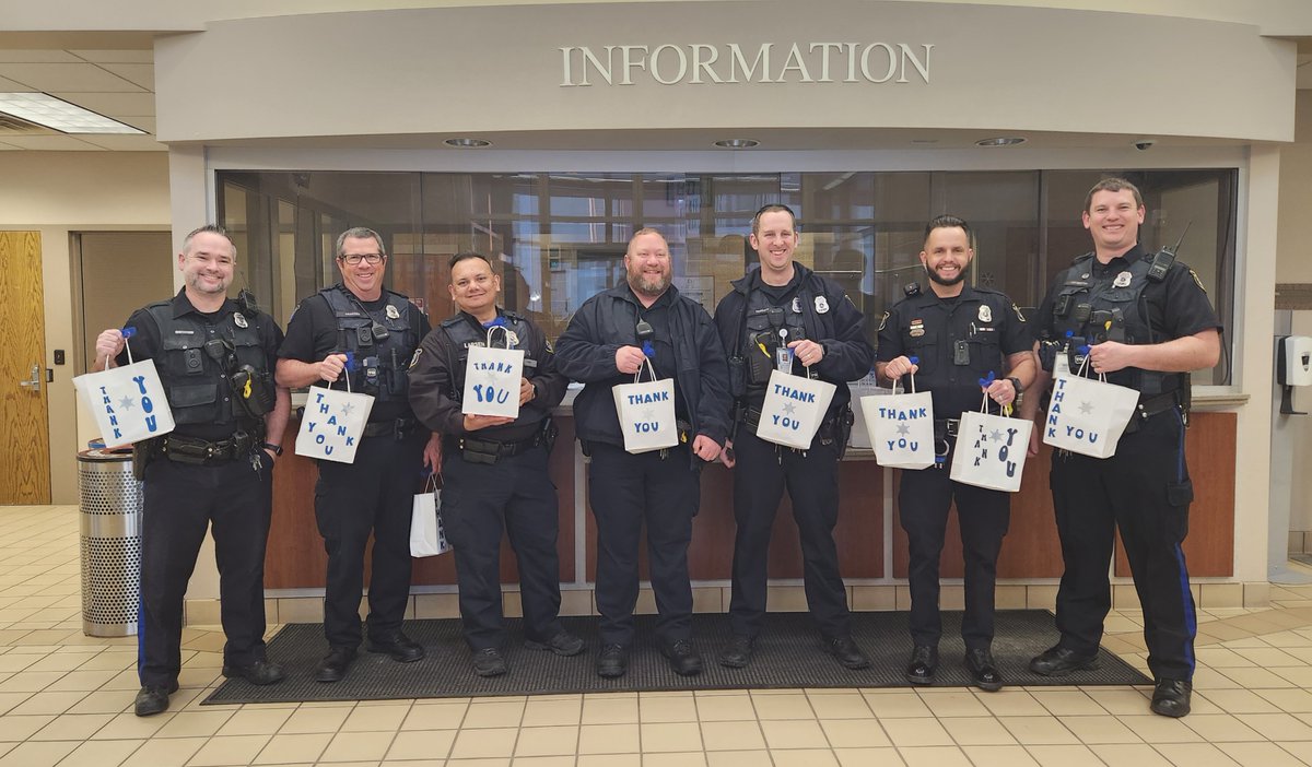 siouxfallspd's tweet photo. Today some of our SROs were present to receive treat bags from a local "Girls with a Purpose" group.  These girls contacted the SFPD and wanted to make these treat bags as a service project.  We greatly appreciate the support! #SROsMatter /794 https://t.co/ctCAcSFQ67