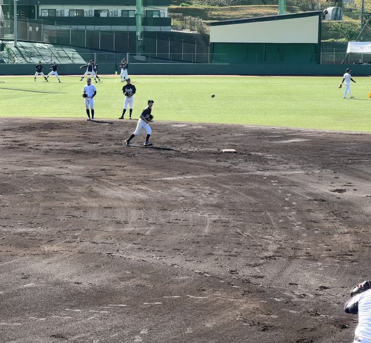 VanAsahi's tweet photo. Today the older players practiced with the university’s senior team where three players are drafted into the Nippon Professional Baseball League. It is important to learn about the hard work ethics. https://t.co/IMZp6mO6hU