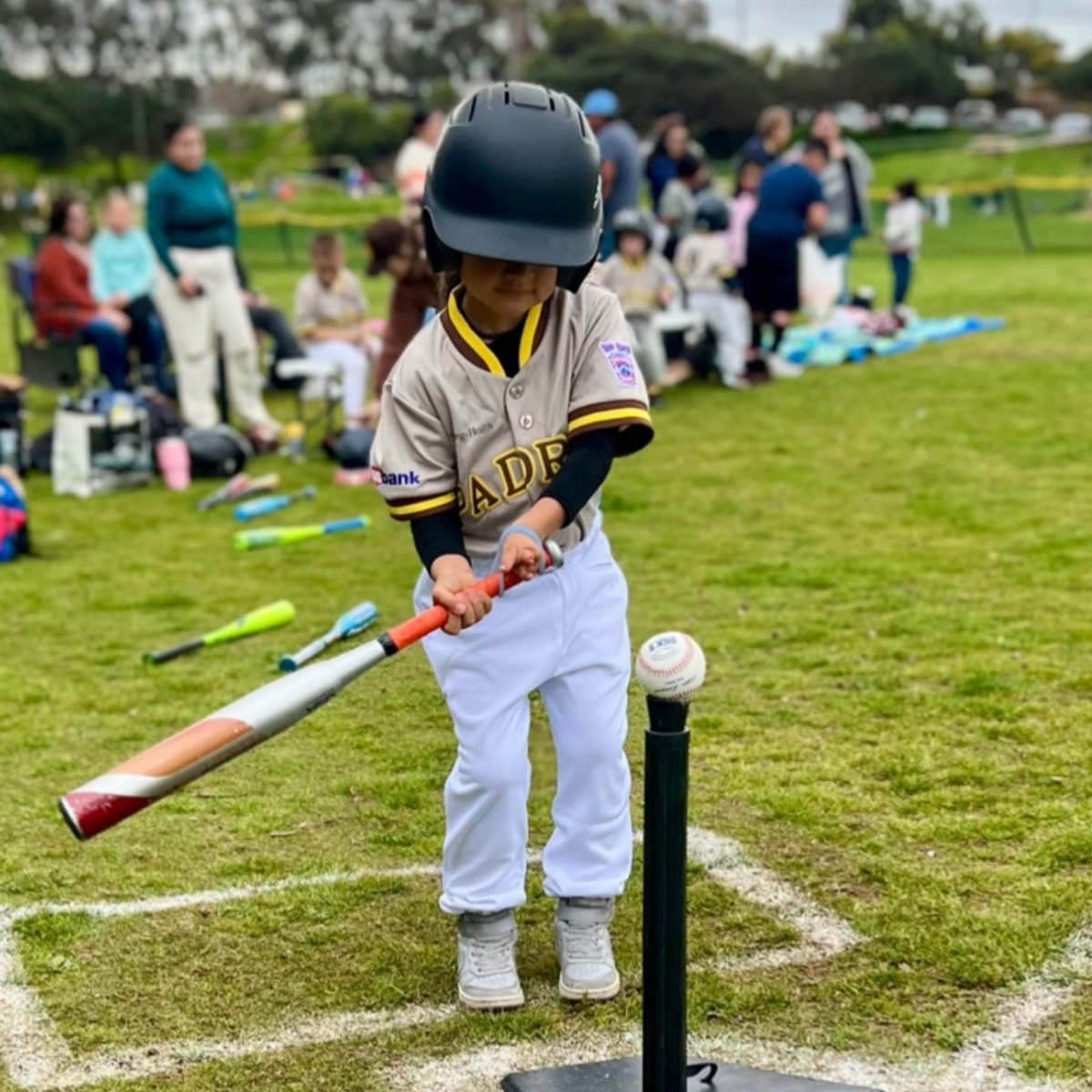 Luca is going for the shot! Amazing to see adaptive sports in action - Blue EaZyHold was able to help him get a good grip on the bat! Go Luca!!! ⚾️ eazyhold.com

#adaptivesports #adaptiveathlete #adaptivefitness #limbdifference #limbdifferenceawareness #limbdifferent